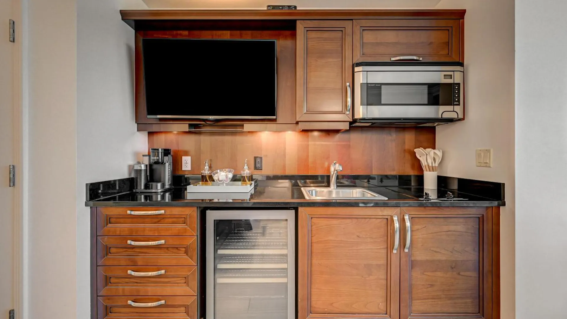 Lucky Gem Penthouse & Luxury Suites At Signature Resort, 10817 Sphere View Las Vegas Hotel
