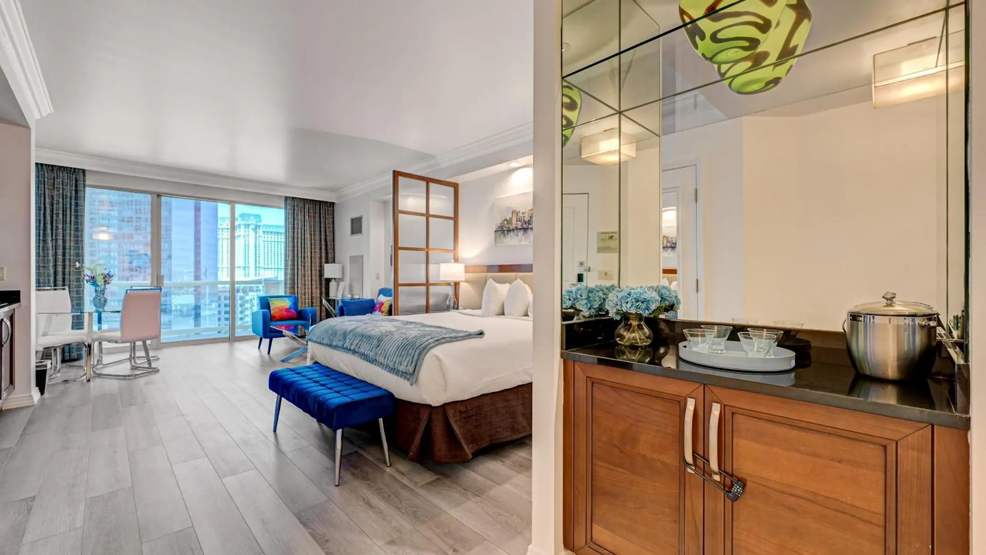 Lucky Gem Penthouse & Luxury Suites At Signature Resort, 10817 Sphere View Las Vegas Hotel