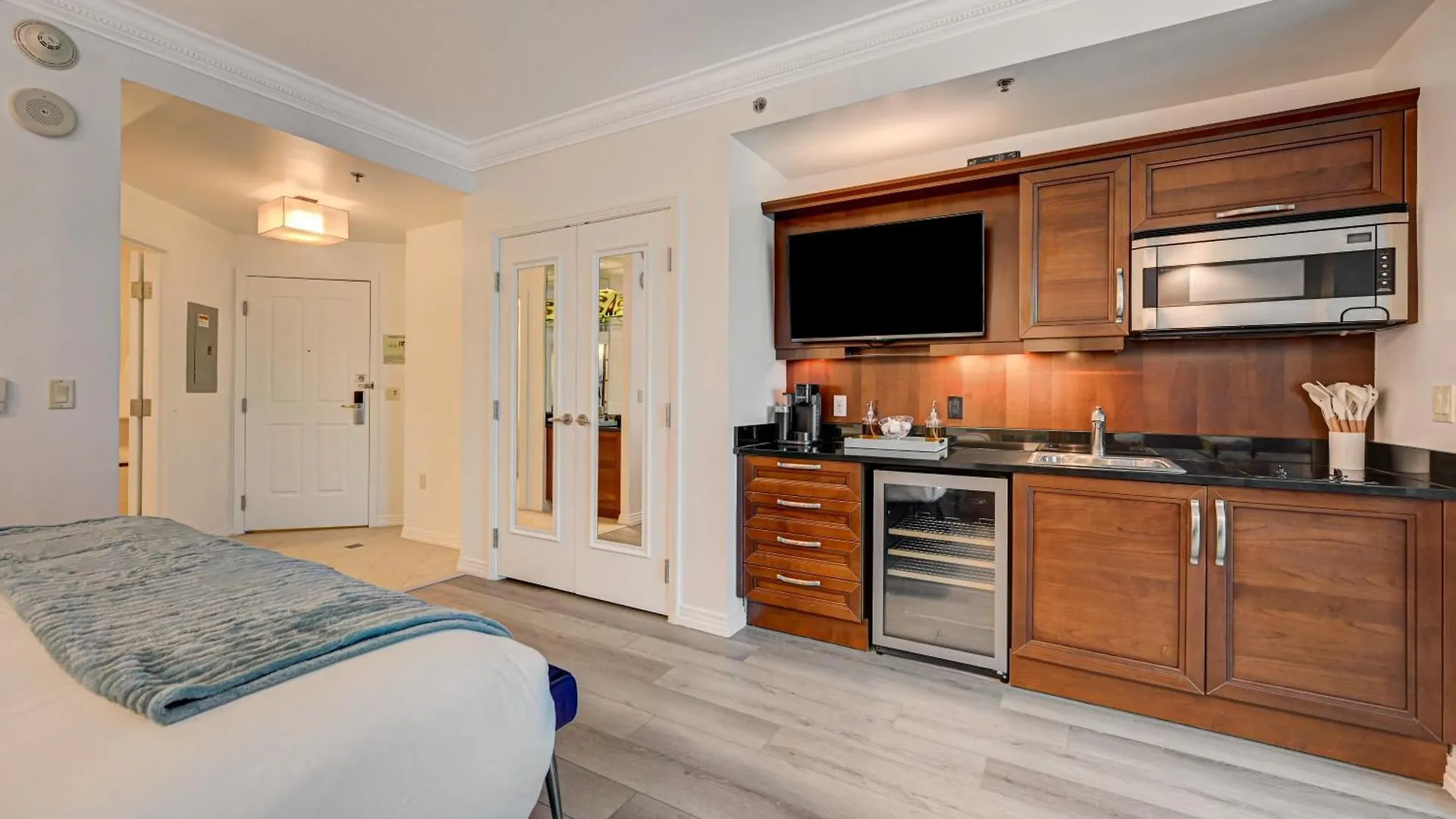 Lucky Gem Penthouse & Luxury Suites At Signature Resort, 10817 Sphere View Las Vegas Hotel