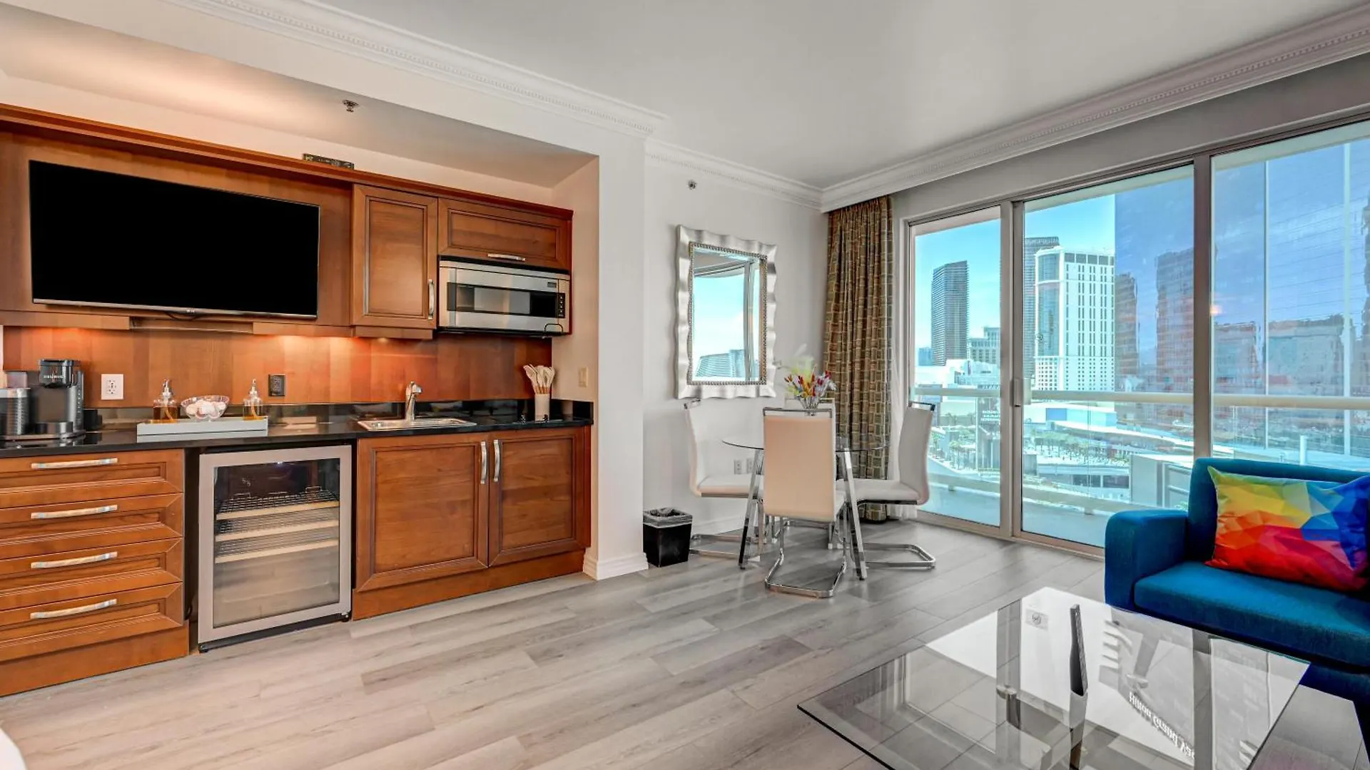 Lucky Gem Penthouse & Luxury Suites At Signature Resort, 10817 Sphere View Las Vegas